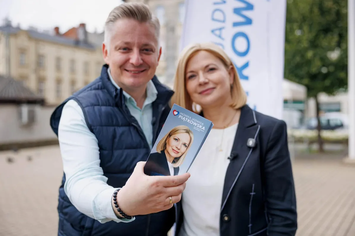 Jakub Stefaniak z Moniką Piątkowską podczas "ulotkownia" w Krakowie / Fb. Forum Młodych Ludowców Małopolska