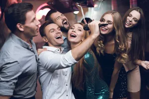 Szukasz karaoke w Krakowie? Sprawdź Halę Centralną!