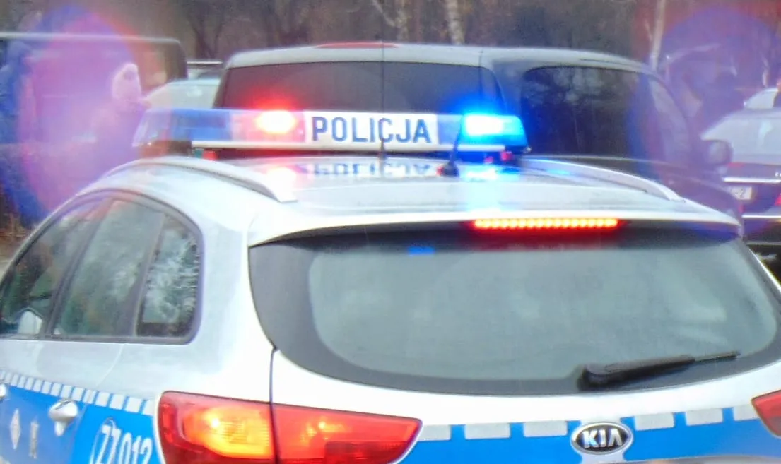 Mrugasz światłami, żeby ostrzec przed policją? Spodziewaj się... mandatu