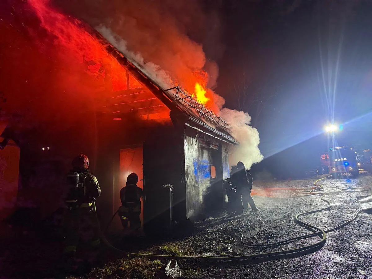 Ogień obudził mieszkańców Zakopanego. Płonął budynek gospodarczy