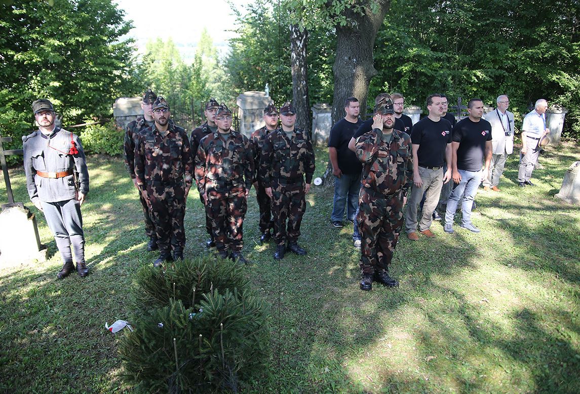Tuchów: uroczystość na cmentarzu na Furmańcu