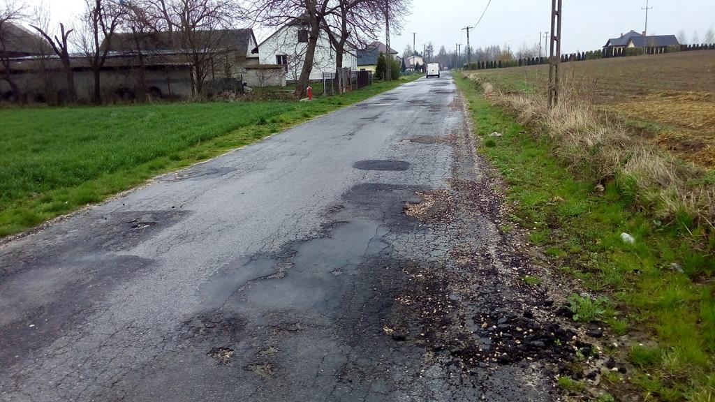 W powiecie ruszy remont uszkodzonych dróg