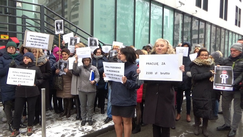 "Ojczyźnie służba, w zamian jałmużna" - protest pod krakowską prokuraturą