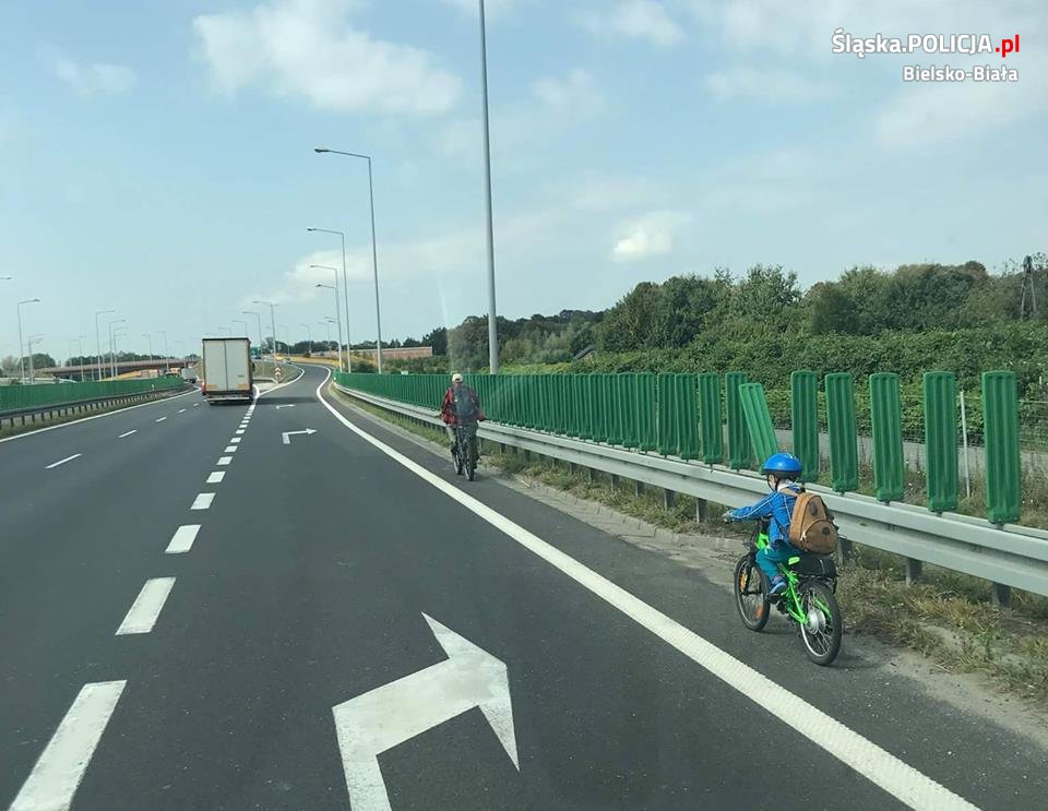 Bielsko-Biała: tata z synem jechali rowerami przez… drogę ekspresową