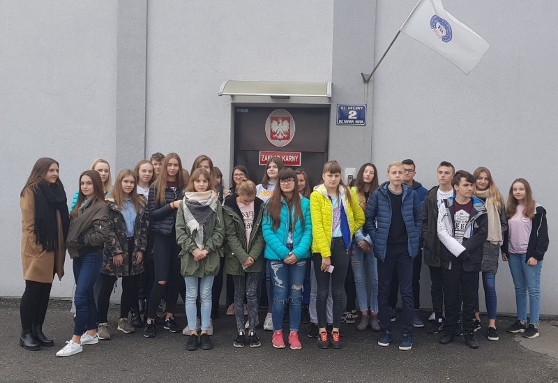 Gdów: uczniowie trafili do sądu i więzienia