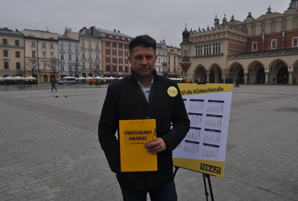 Petru na krakowskim Rynku: Zakaz handlu w niedzielę szkodzi pracownikom
