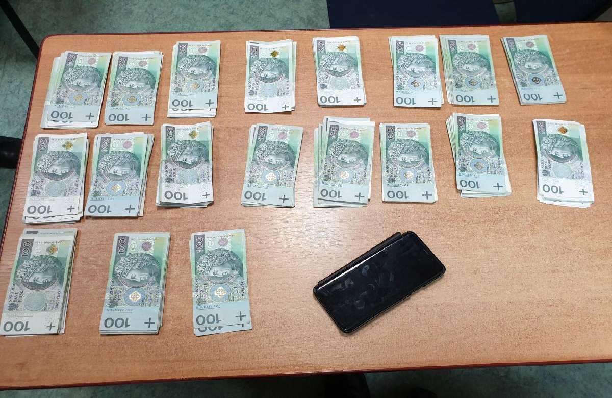 Niepołomice: Policjanci zatrzymali naciągacza