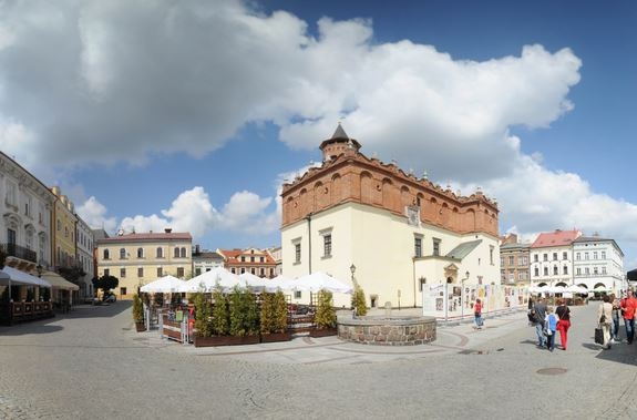 Tarnów: Trzy oferty na remont płyty rynku