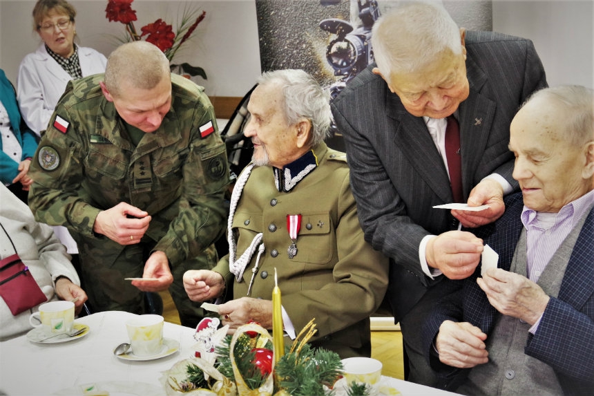 Podkarpaccy „Terytorialsi” z paczką dla Kombatantów