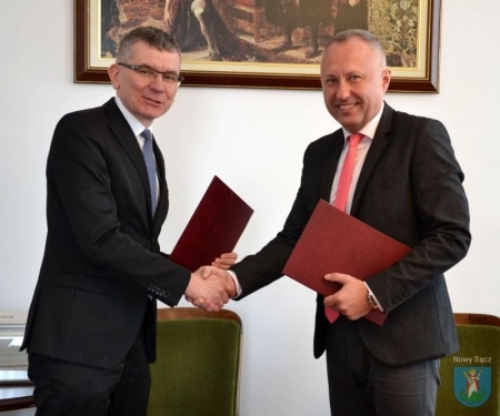 Stary Sącz dołoży się do szynobusu do stolicy powiatu