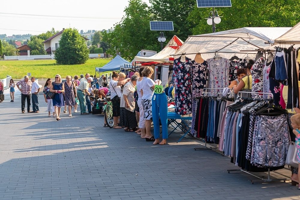 Pleśna: Targowisko pełne zdrowych, lokalnych produktów