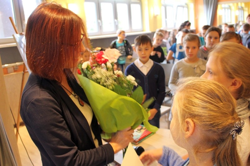 Gołcza.  Spotkanie autorskie z Małgorzatą Zarembą w bibliotece