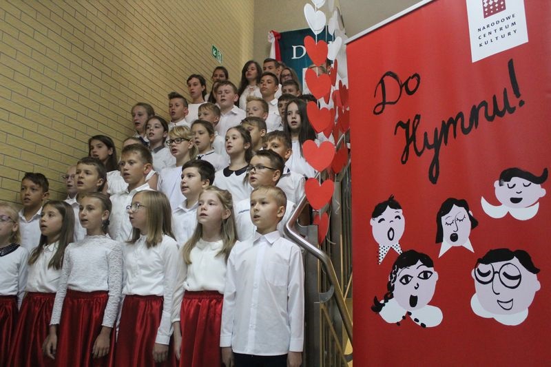Kalwaria Zebrzydowska. Blisko 300. uczniów przystąpiło „Do hymnu”