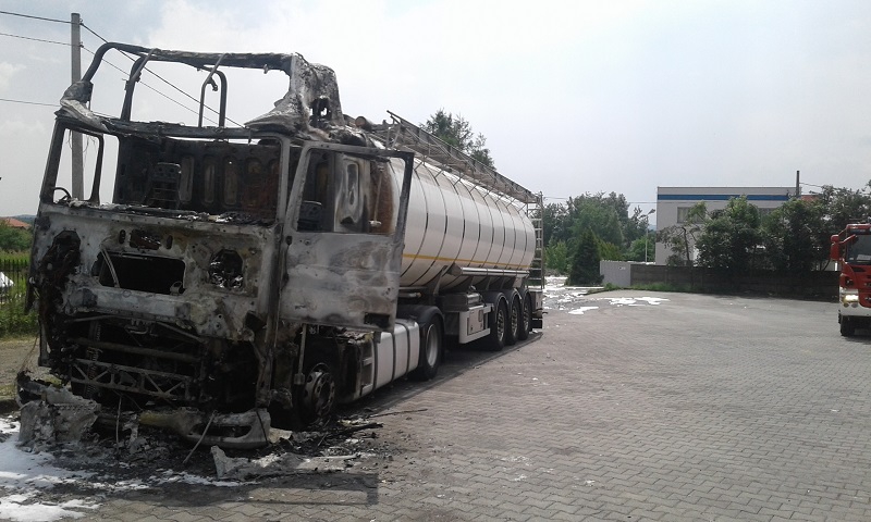 Powiat chrzanowski. Pożar ciągnika cysterny