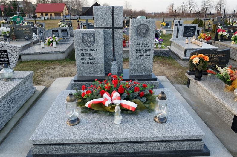 Wybudowano Pomnik Ofiar Pacyfikacji Borzęcina Dolnego