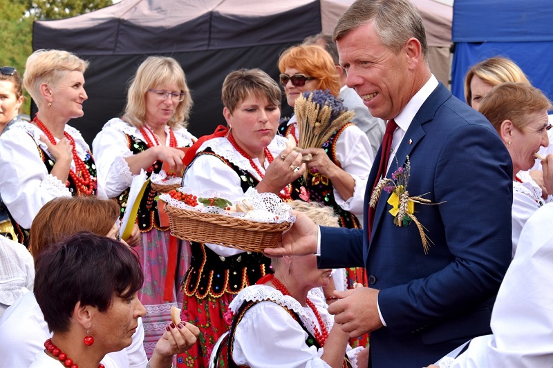Wojewoda małopolski na tradycyjnych dożynkach