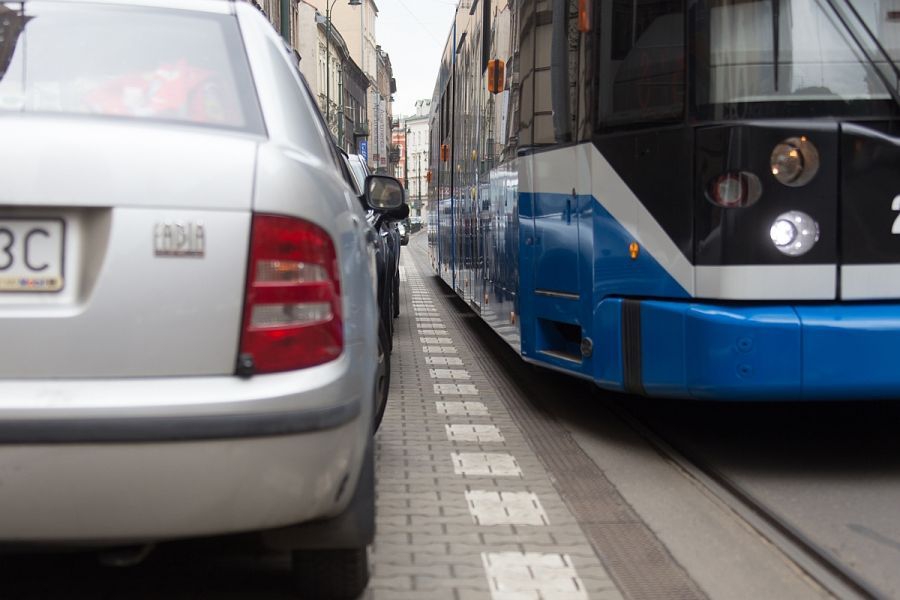 Poważne zmiany na Kazimierzu, w cenie biletów miejskich i opłatach za prakowanie