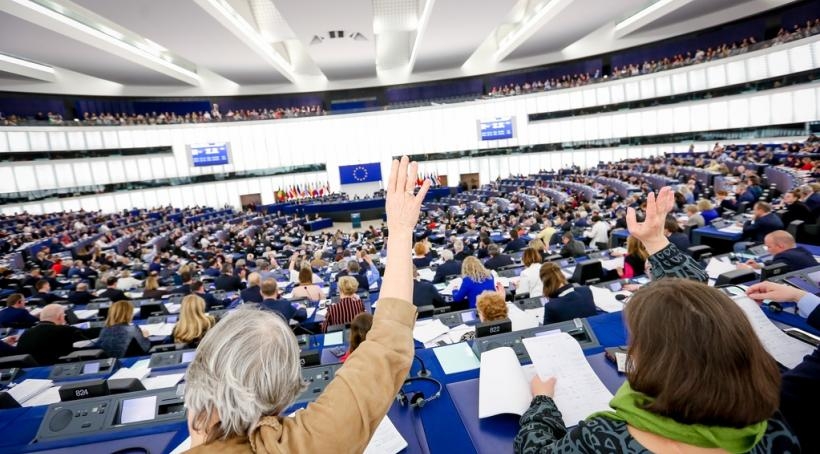 Kolejna prognoza składu PE - tylko trzy ugrupowania z Polski