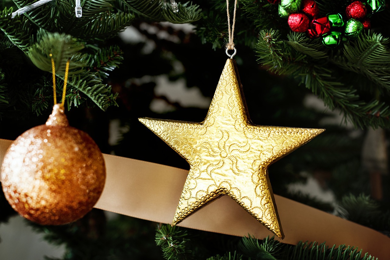 Nie daj się złodziejom! Zadbaj o bezpieczeństwo przed nadchodzącymi świętami Bożego Narodzenia