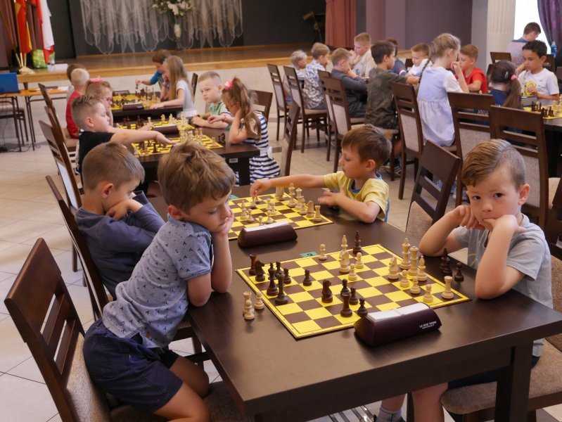 Kłaj: królewska gra coraz popularniejsza - "Szachowy Król Gminy Kłaj"