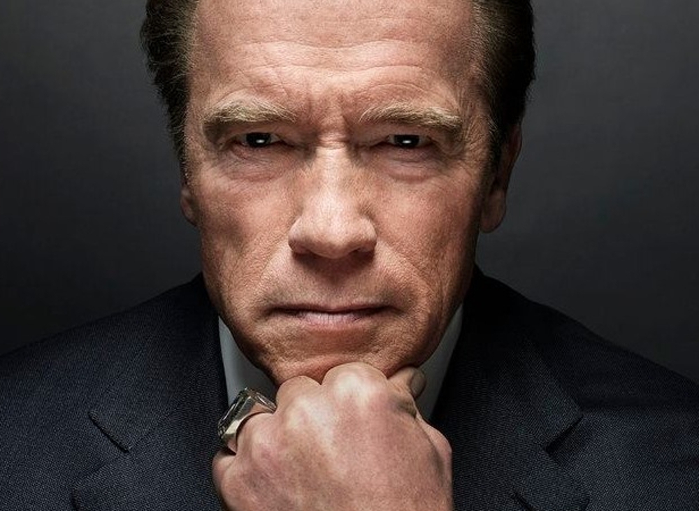 Schwarzenegger elektrycznym Hummerem „popyla”, za to polskie kolumny rządowe…