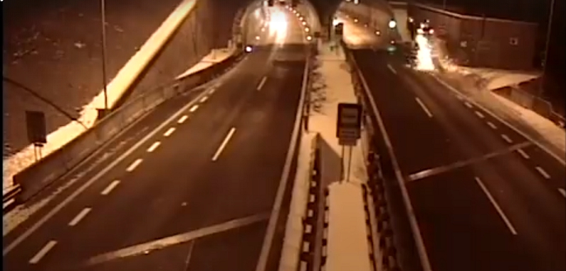 Słowacka policja publikuje nagranie z wypadku na autostradzie. Mrozi krew w żyłach!