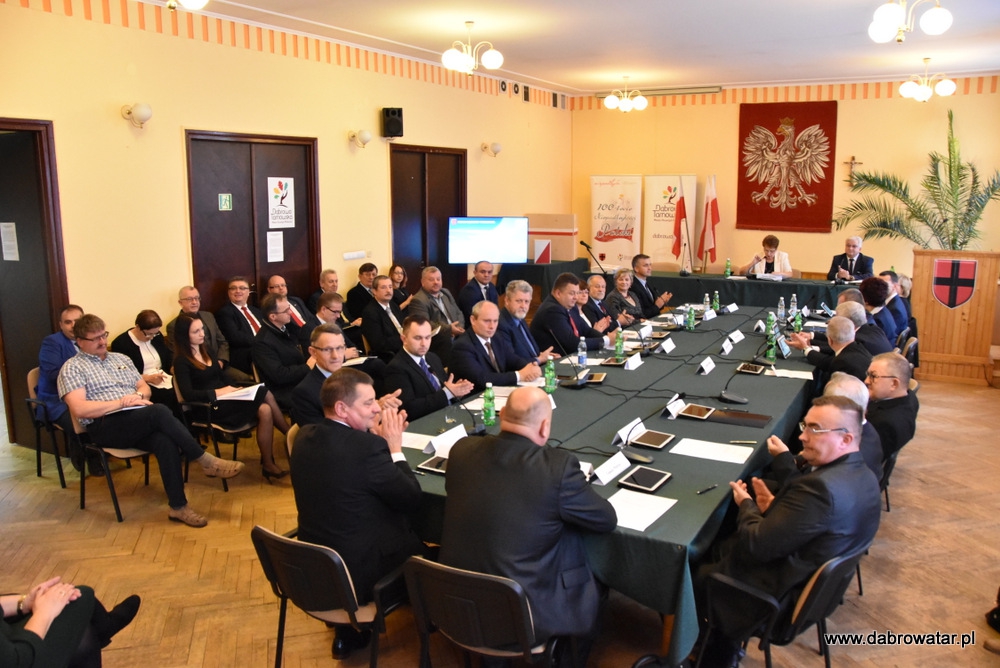Dąbrowa T.: Dariusz Lizak nowym przewodniczącym rady miasta