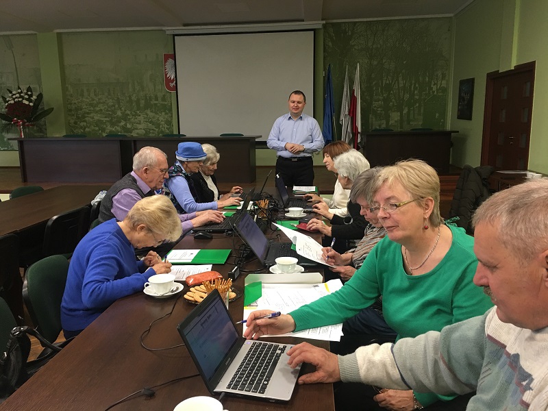 Warsztaty komputerowe dla miechowskich seniorów
