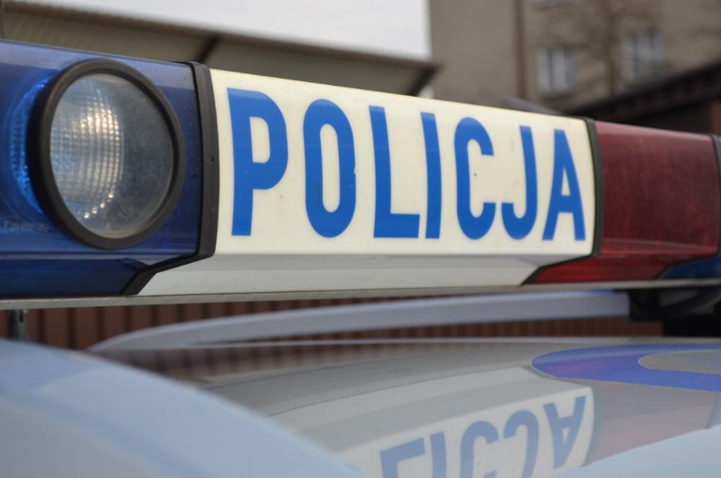 Ćwików: 25-latka dachowała samochodem w rowie