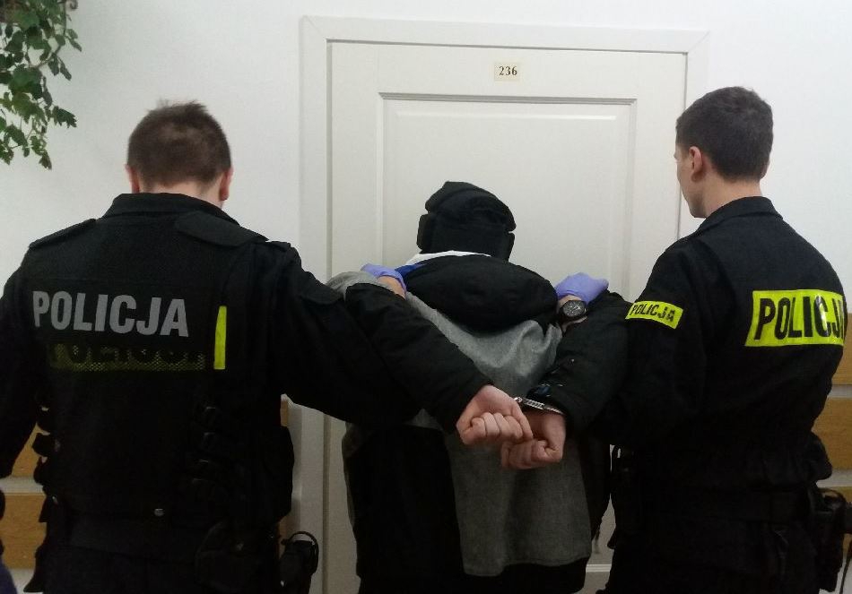 Andrychów: groził ochroniarzowi nożem