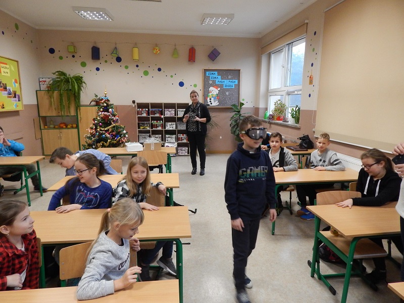 Wizyta funkcjonariuszy policji w Mętkowie