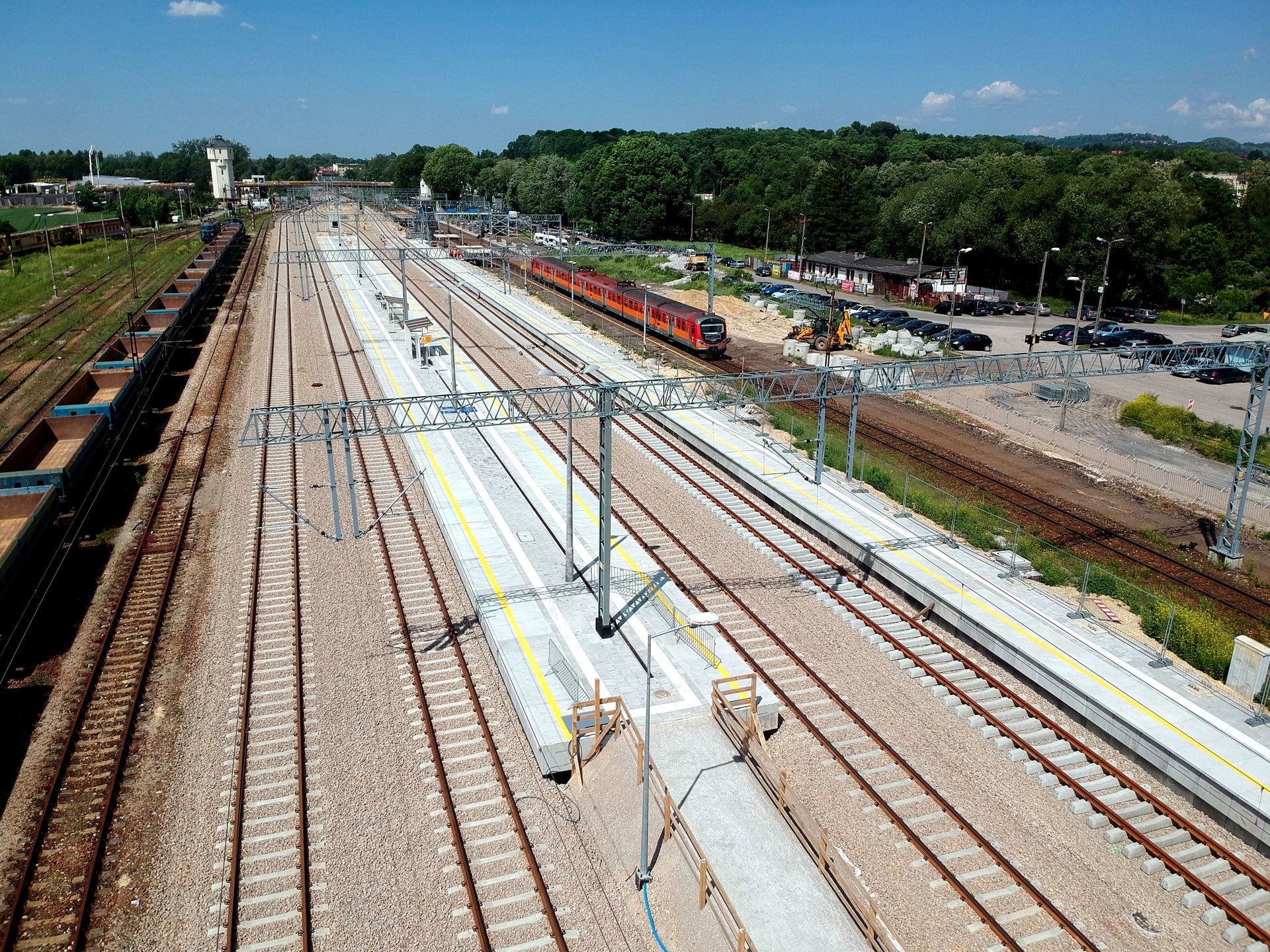 Krzeszowice: Nowy peron na stacji kolejowej. Którędy przejście?