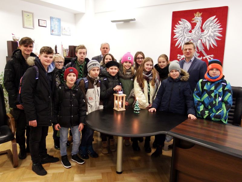 Światło z Betlejem w dębickim starostwie