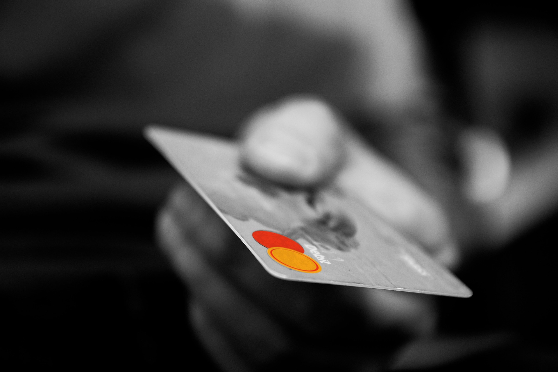 Bielsko-Biała: znaleźli kartę bankomatową i… wykonali 21 transakcji