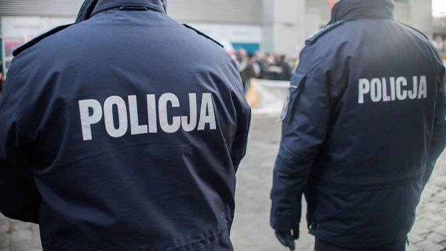 Policjanci z Krakowa oddali premię za 11 listopada