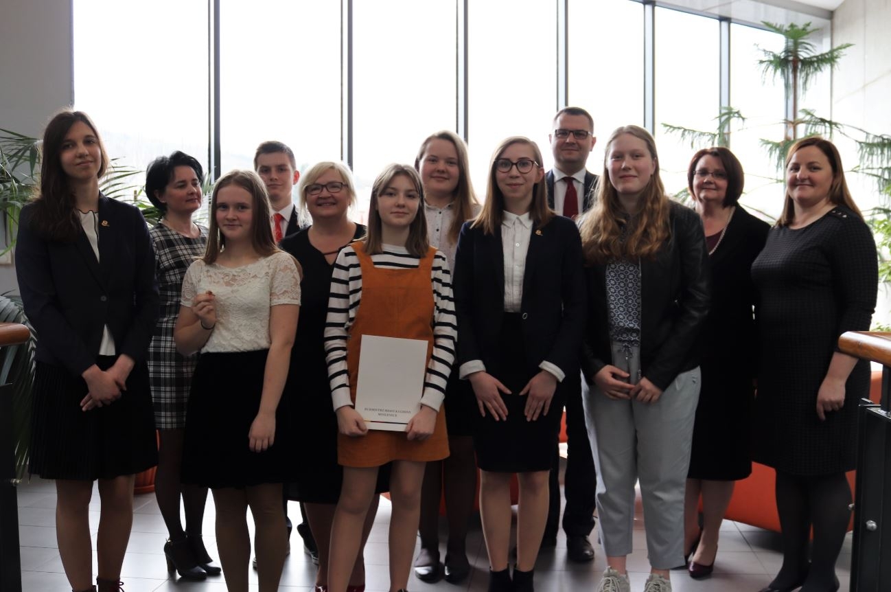 Myślenice: Beata Mirochna laureatką gminnej edycji konkursu „Ośmiu Wspaniałych”